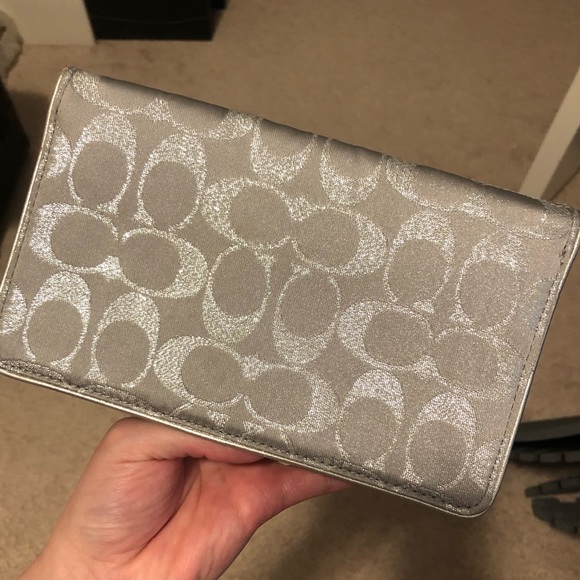 Coach WOC purse - Picture 2 of 7